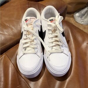 Nike White and Black Sneakers